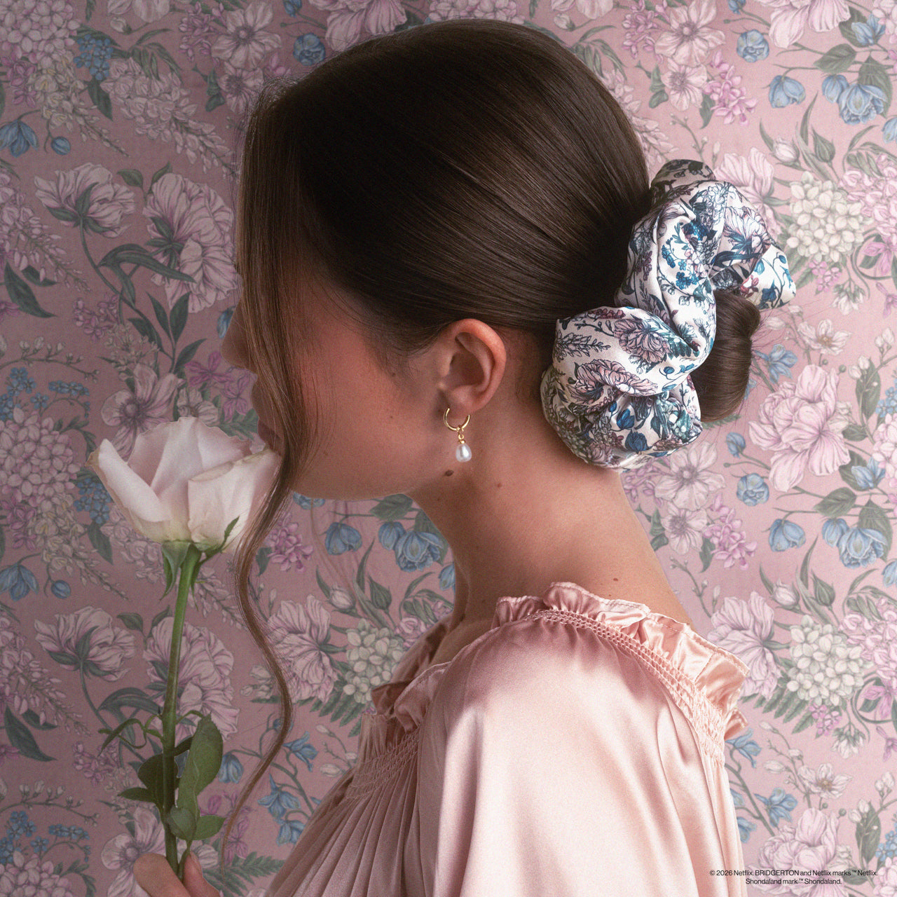 507439-BridgertonxKitsch-PillowScrunchies_InSatin-Set-2pc-ToileInBloom-Model-9-1280x1280px.jpg