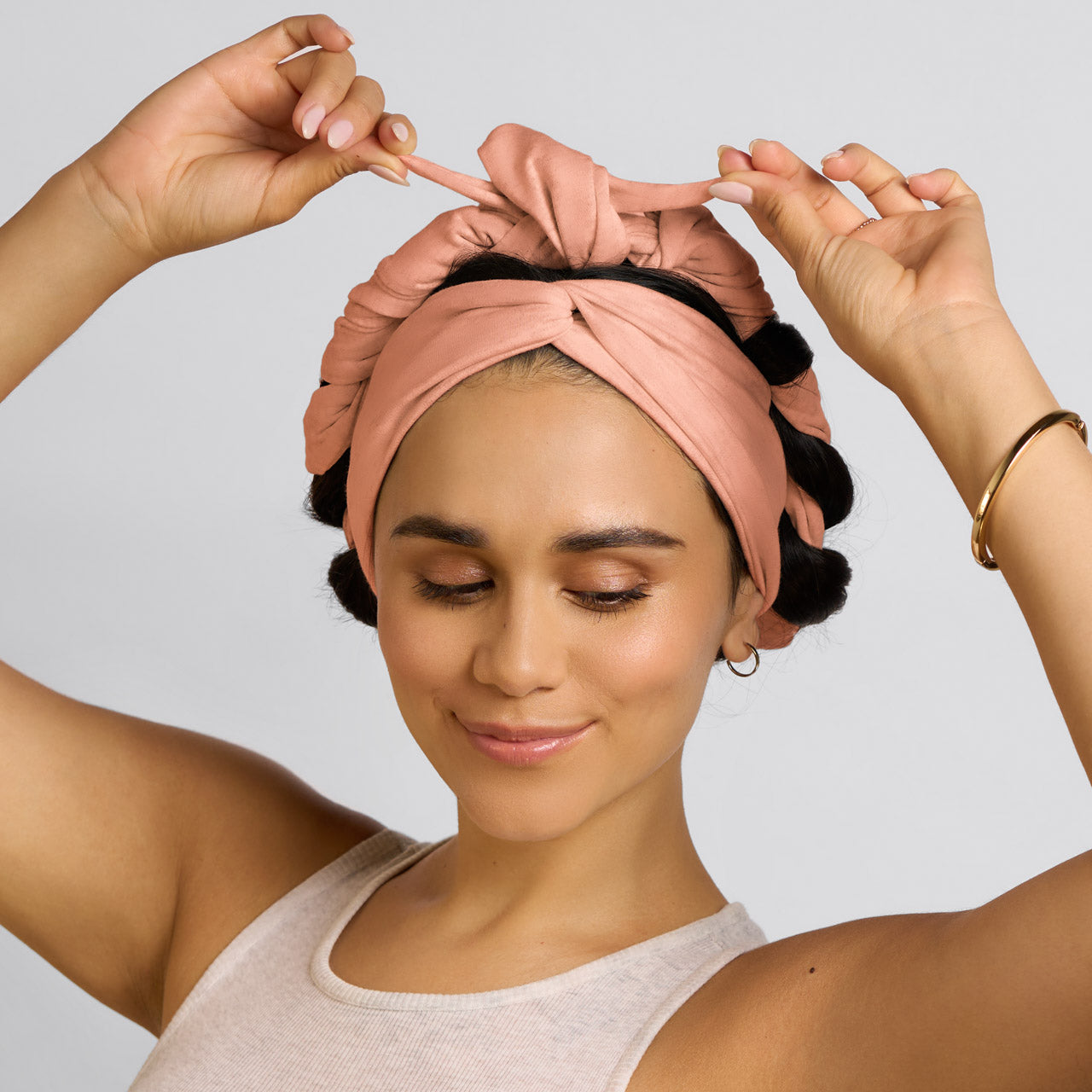 510194-Set_FlowActiveHeadband-Terracotta-Sleep-Model-1280x1280px.jpg