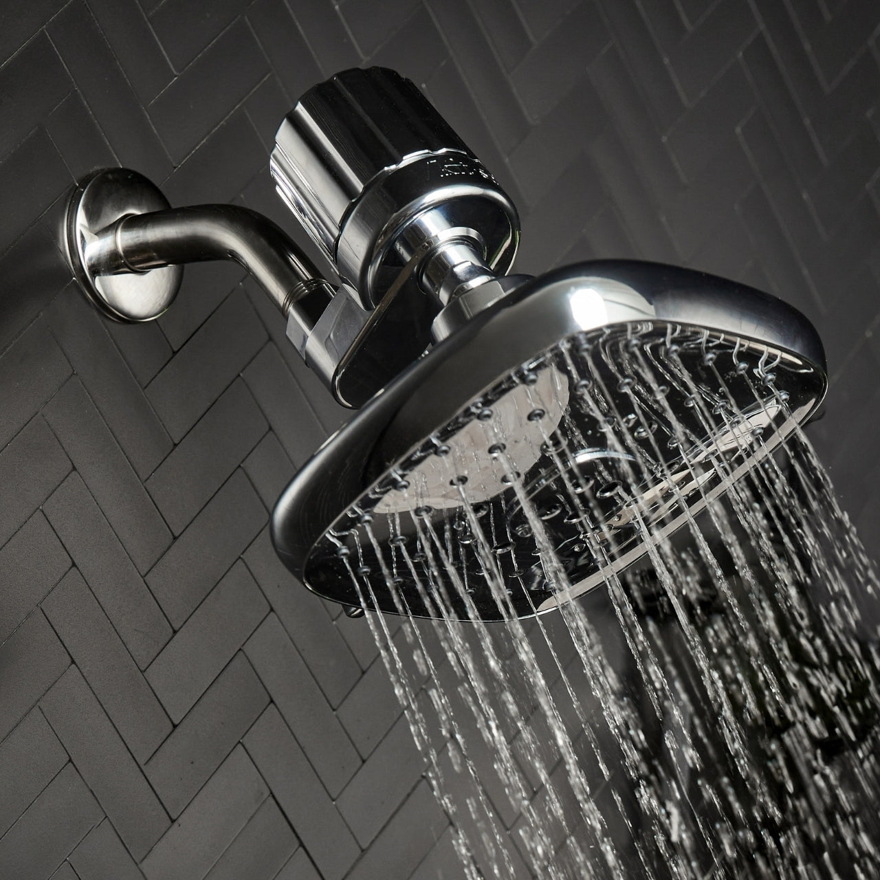 64396-CreativeProductShoot-ShowerFilterAttachment-BottleFreeBeauty-Chrome-4-1280x1280px_0c8de4c4-2e38-4234-8d38-a4b6b955713a.jpg