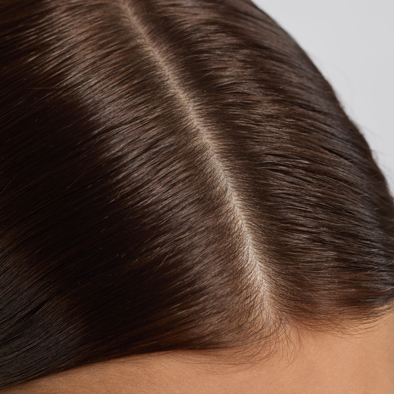 67830-60633-67823-Scalp_HairOilApplicator-Terracotta-Model-Consumables-2-After-1280x1280px.jpg